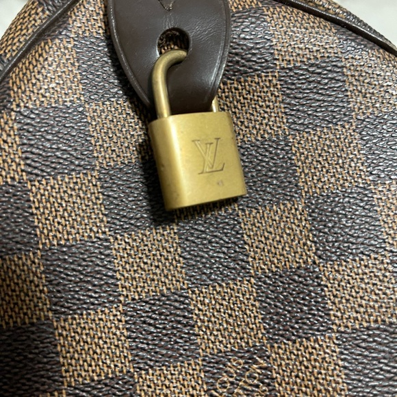 Gently Worn Louis Vuitton Speedy 30 Damier Ebene - Picture 7 of 16